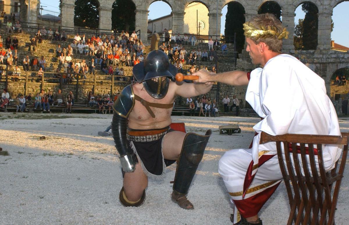 Doric Ostanak kod kuće